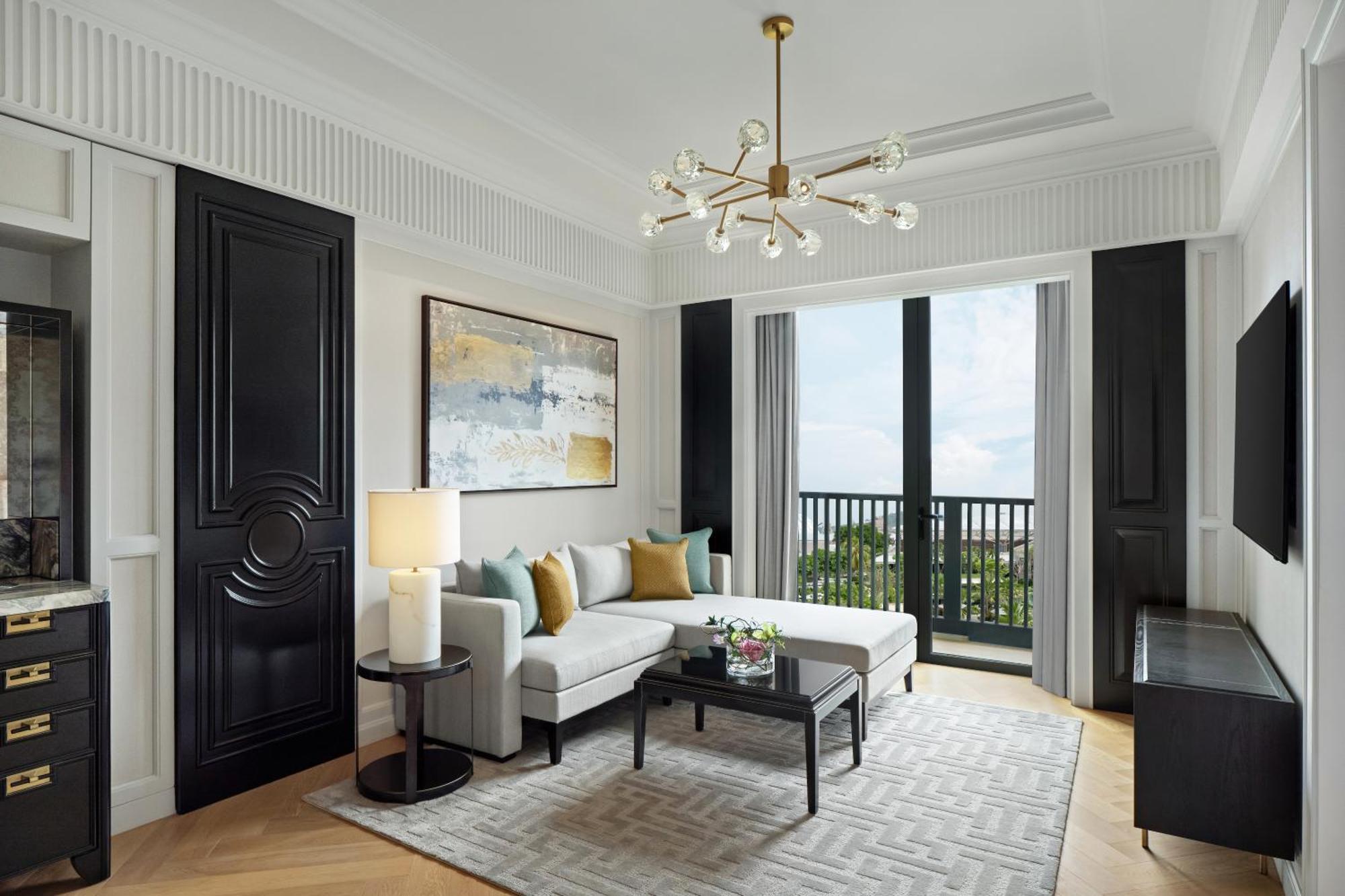 Premier King Suite Pool View