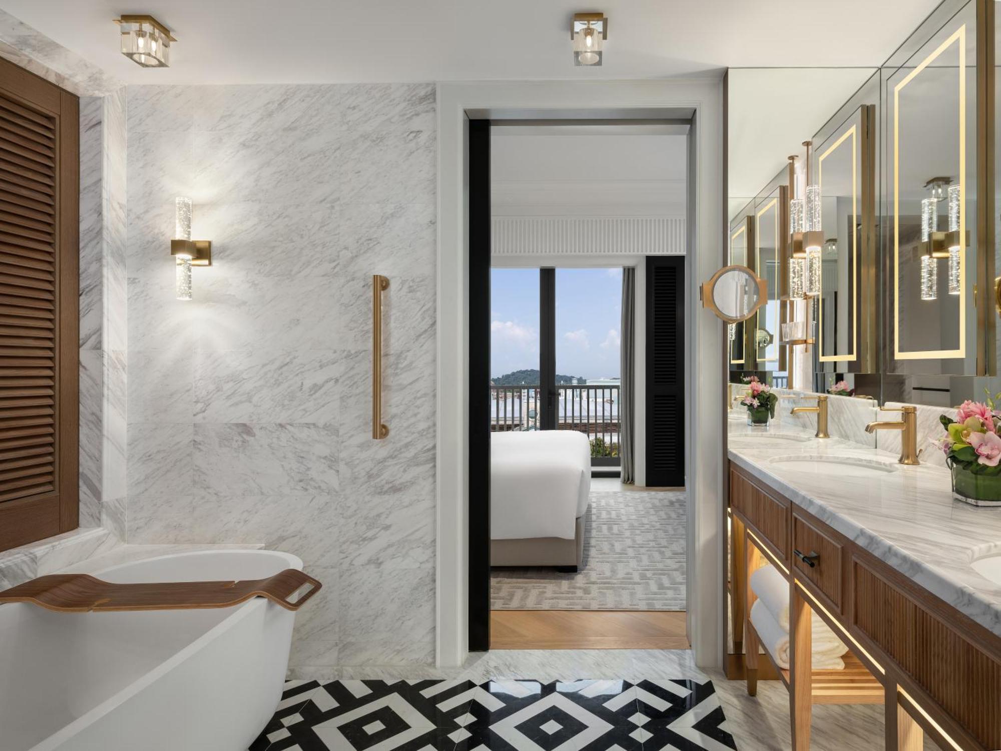 Grand Luxury King Suite