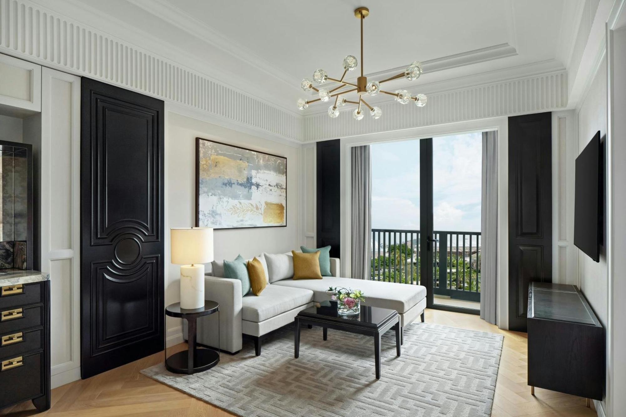 Premier King Suite Pool View